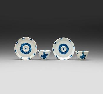 7. A pair of blue and white cups and saucers, Qing dynasty Kangxi (1662-1722), mark and period.