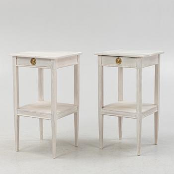 Sängbord, ett par, gustaviansk stil, 1900-talets andra hälft.