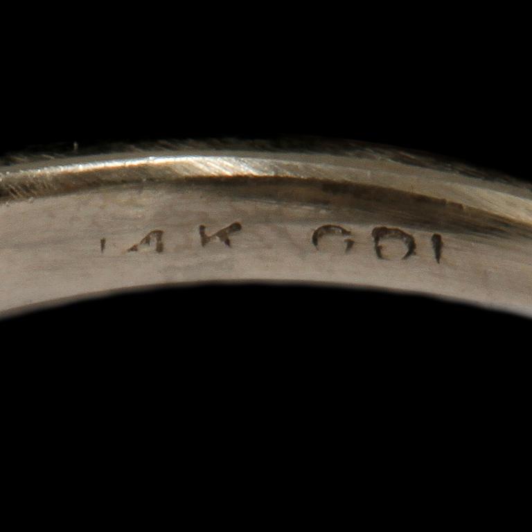 RING, 14k vitguld med briljant och åttkantslipade diamanter, totalt ca 1.75 ct. Vikt 10g.