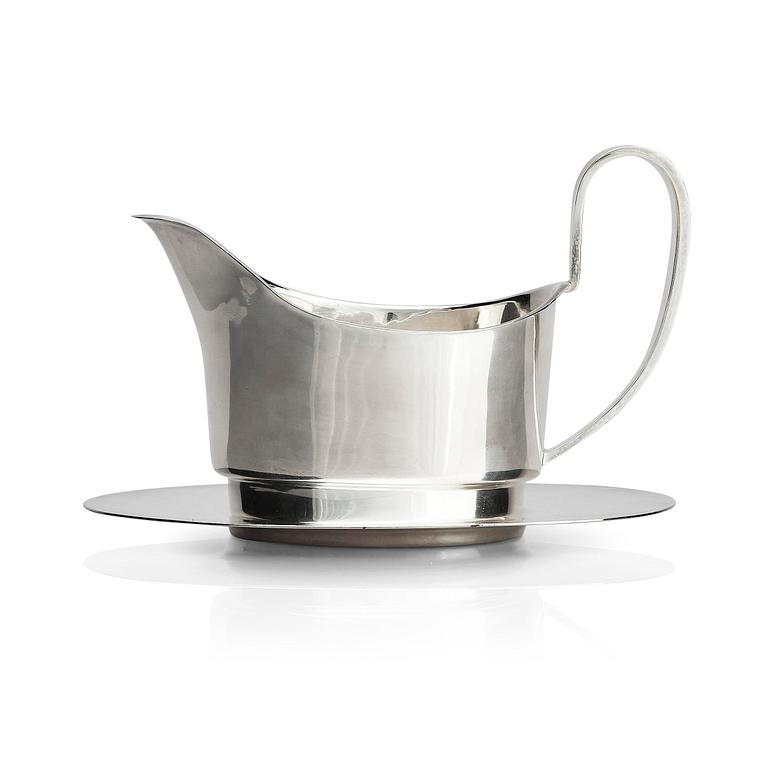 Claës E. Giertta, a silver sauce bowl with a dish, mark of Claës Giertta, Stockholm 1963.
