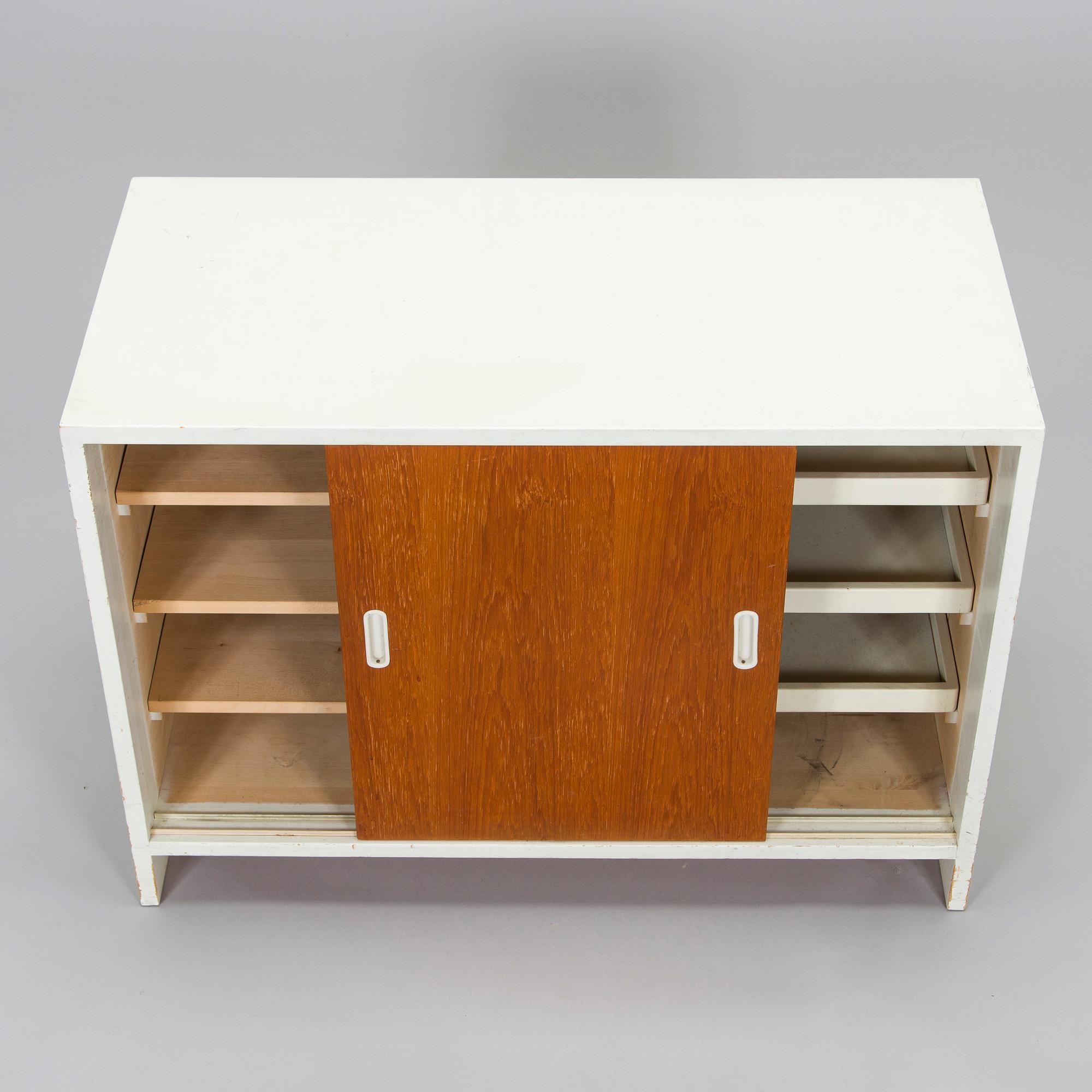 Aino Aalto, skåp, modell 217, O.Y. Huonekalu- ja Rakennustyötehdas A.B. 1900-talets mitt.