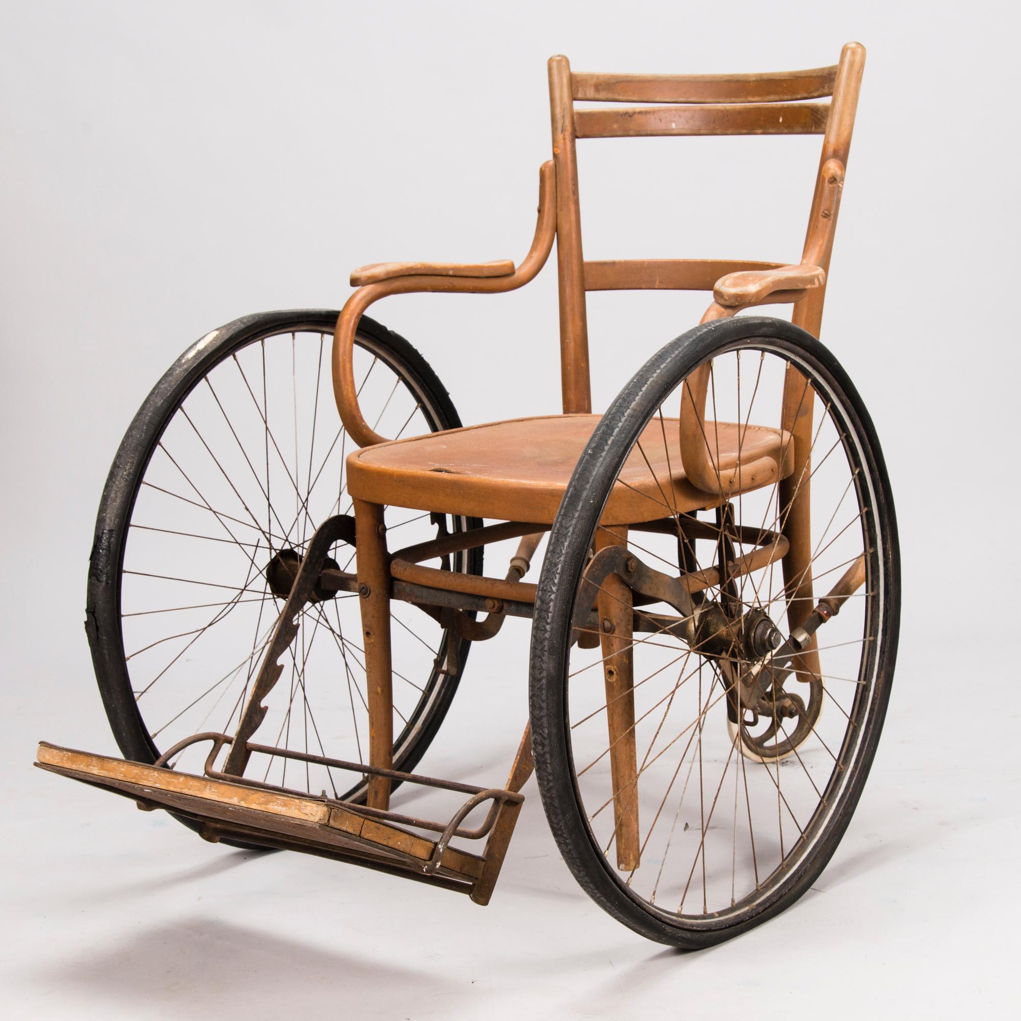 PYÖRÄTUOLI, 1900-luku.