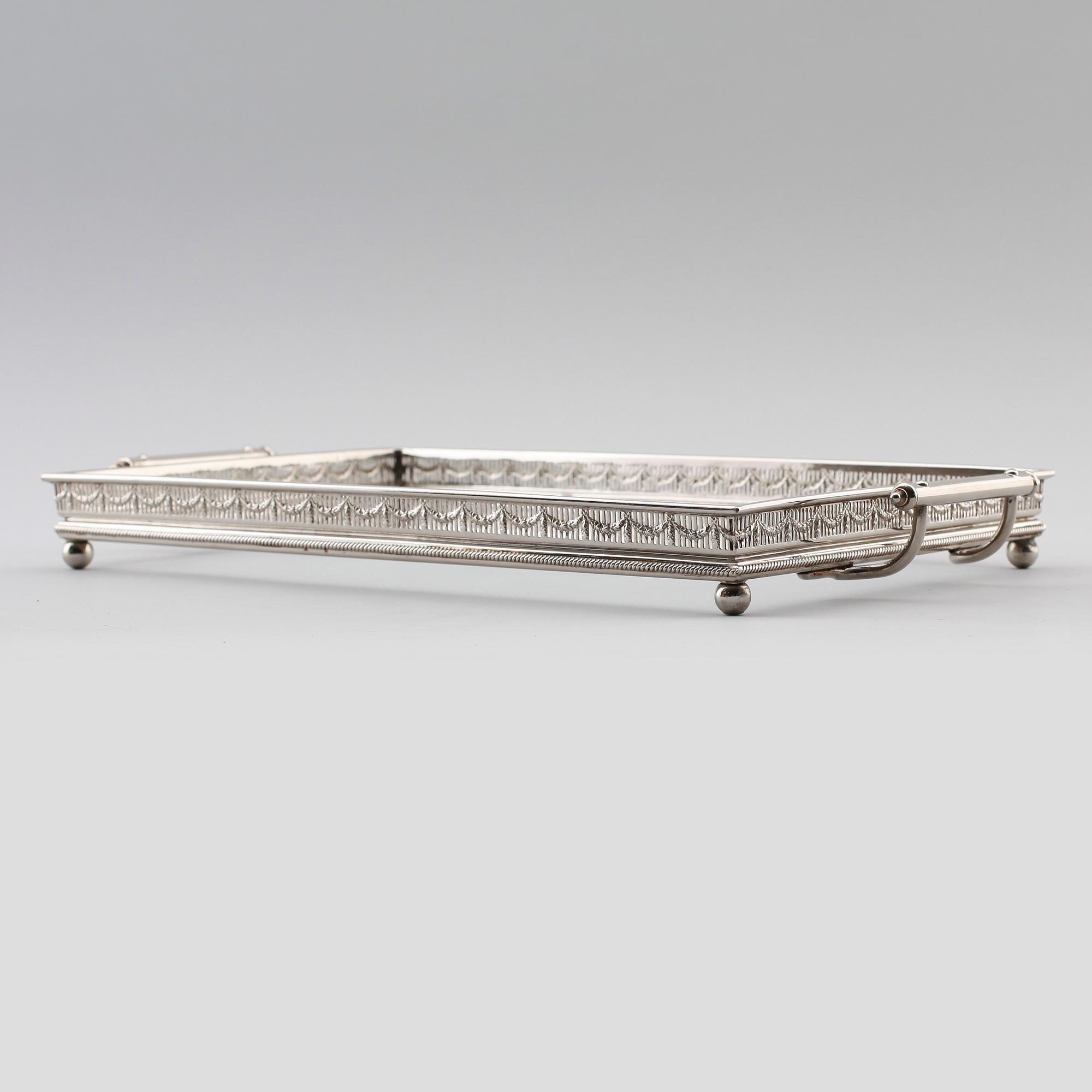 BRICKA, nysilver och glas, 1900-talets första hälft.