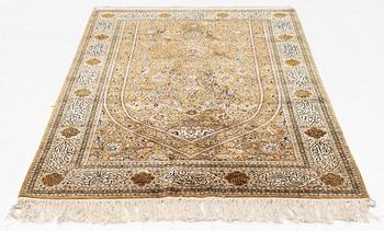 Matta, silke Ghom, ca 213 x 140 cm.