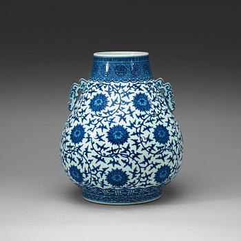 23. A fine large blue and white Ming-style vase (hu), Qing dynasty (1644-1912), with Qianlong sealmark.