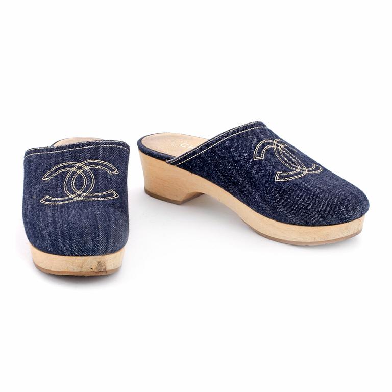 CHANEL, a pair of slip-in, size 40.