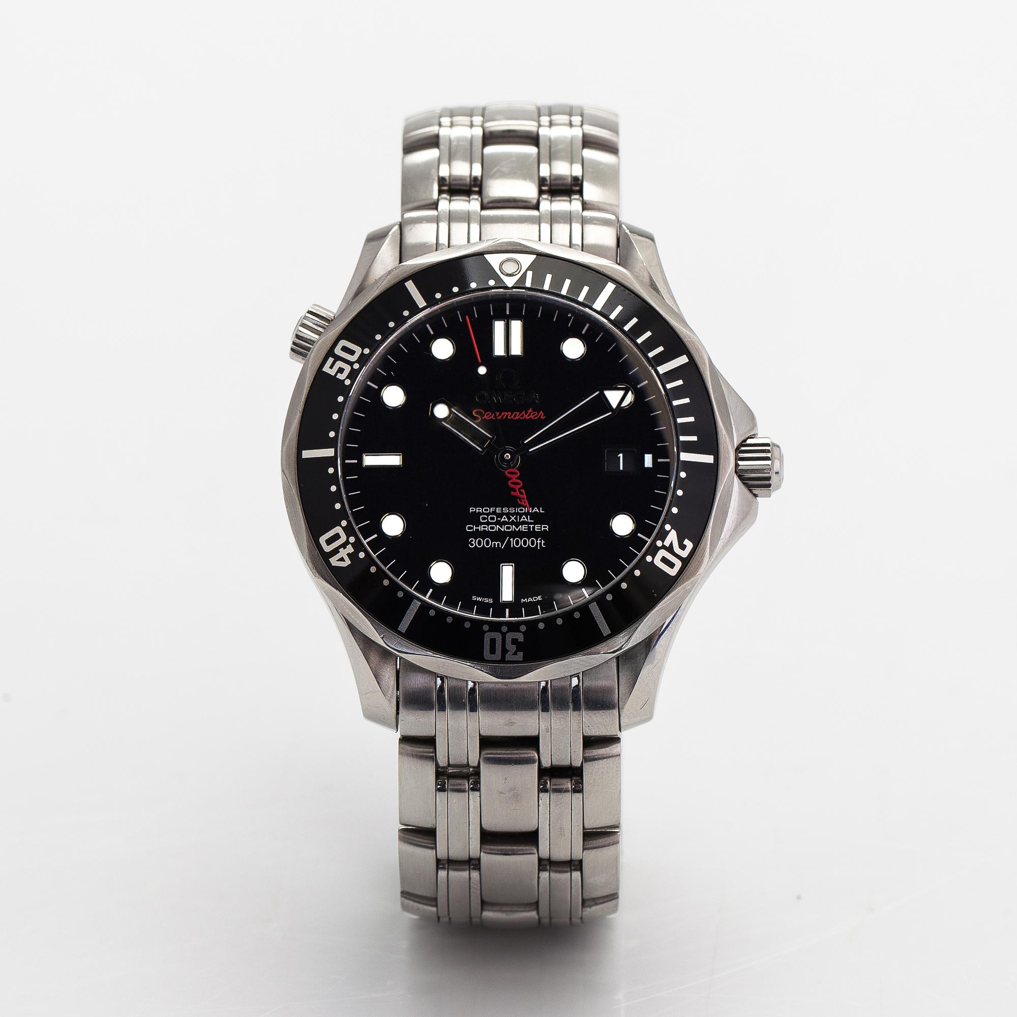 Omega, Seamaster, Diver, "James Bond", co-axial, 300m, rannekello, 41 mm.