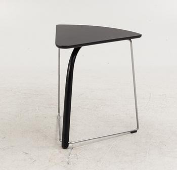 Ett par stolar samt sidobord, modell "S320" ,Wulf Schneider & Ulrich Böhme, Thonet, 1980-tal.