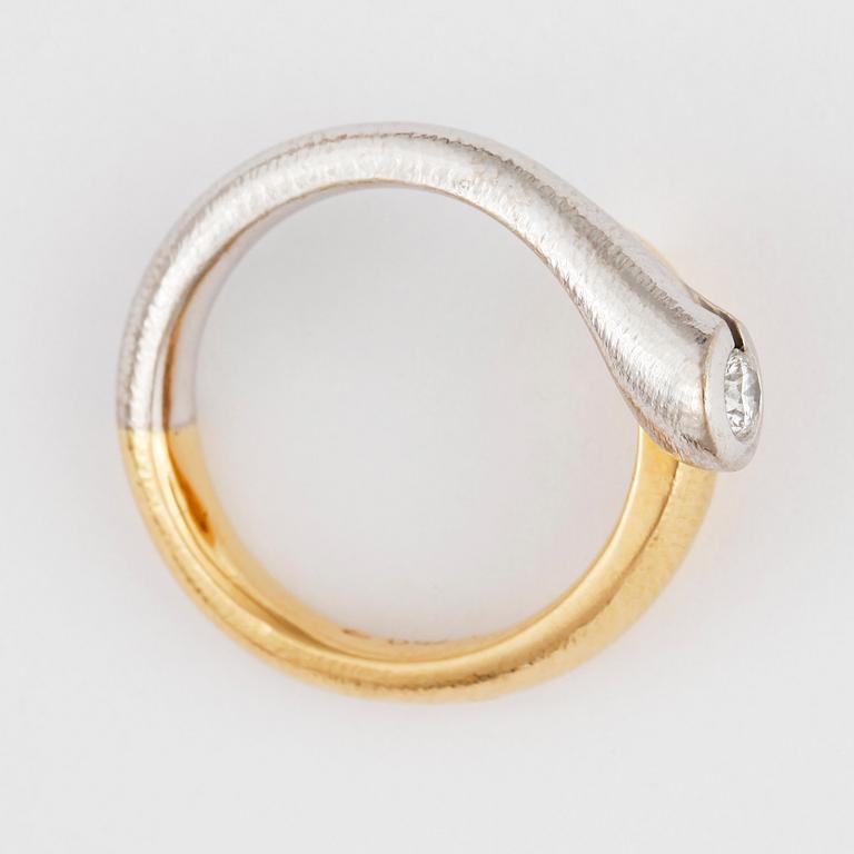 RING, Ole Lynggaard, 18k röd- och guld med briljantslipad diamant ca0,15ct enl grav.Vikt ca9g.