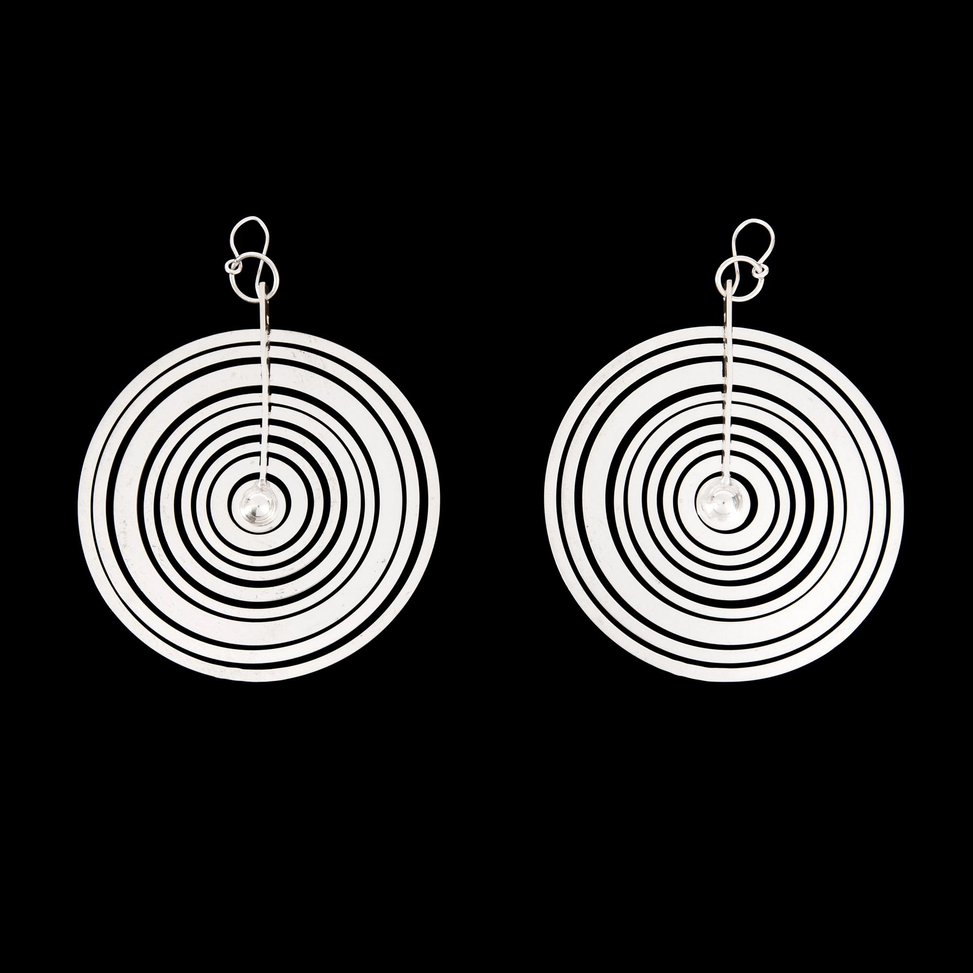 ÖRHÄNGEN, "Silvermåne" sterling silver, N. Westerback, Helsingfors 1973.