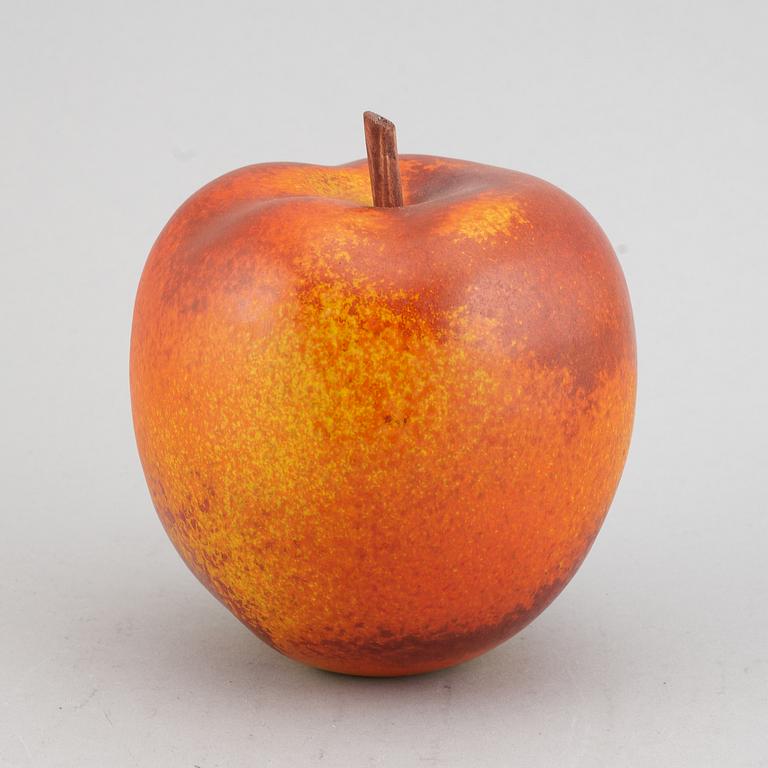 Per Hammarström, apple, ceramic.