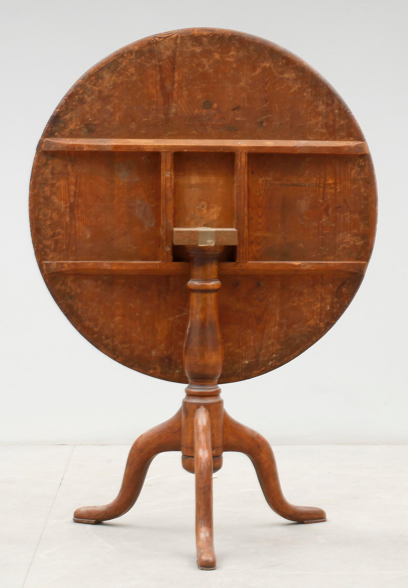 FÄLLBORD, av Jacob Sjölin (mästare i Köping och Kungsör 1767-1785).