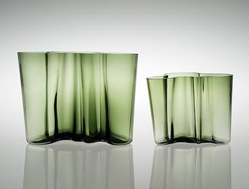 ALVAR AALTO, MALJAKOITA, 2 kpl, "Savoy", Iittala 1986 ja 1988. Signeerattu ja numeroitu.