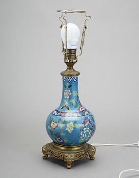 BORDSLAMPA, Kina, cloisonne och mässing, 1900-tal.