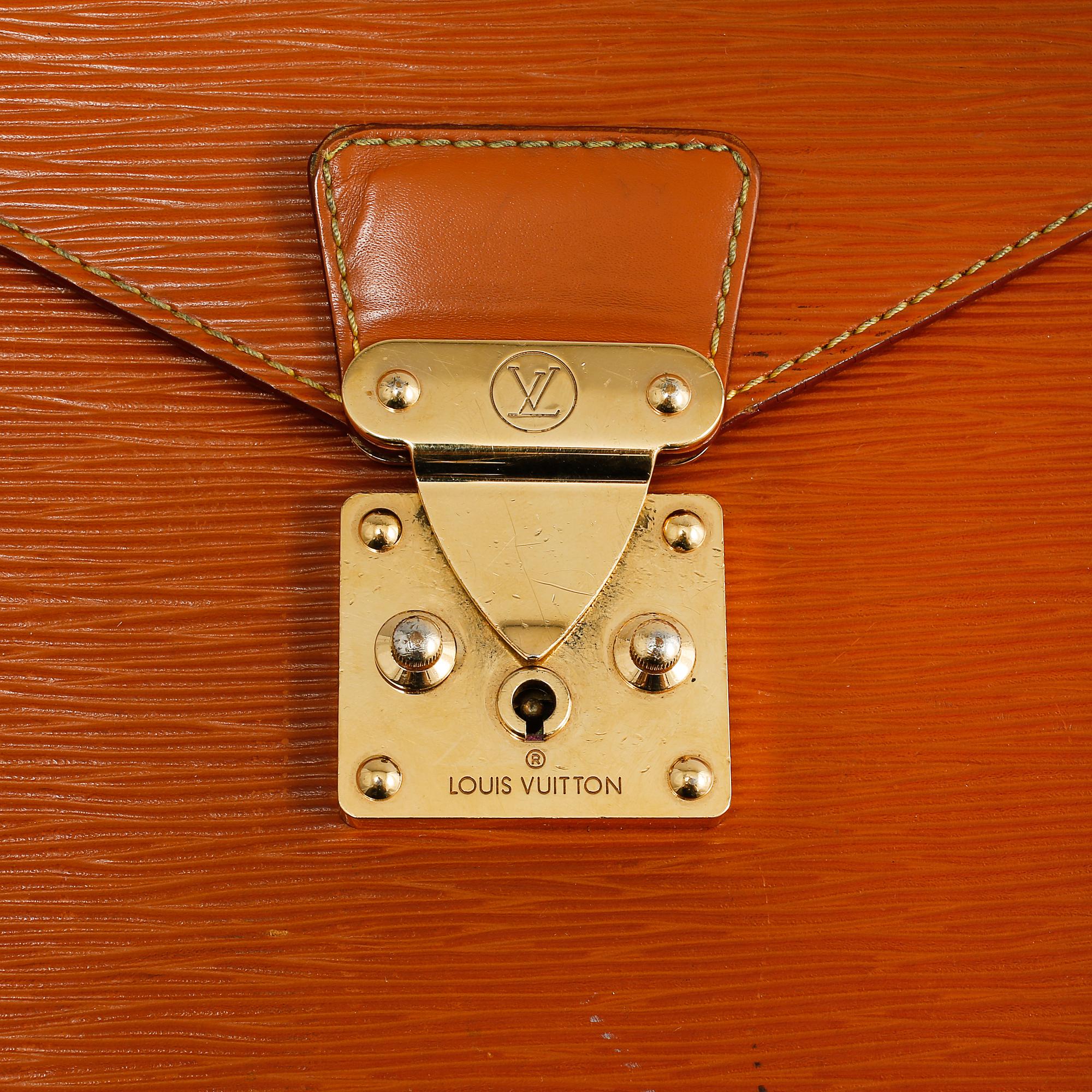PORTFÖLJ, "Serviette conseiller ambassadeure Epi", Louis Vuitton, Paris, Frankrike.
