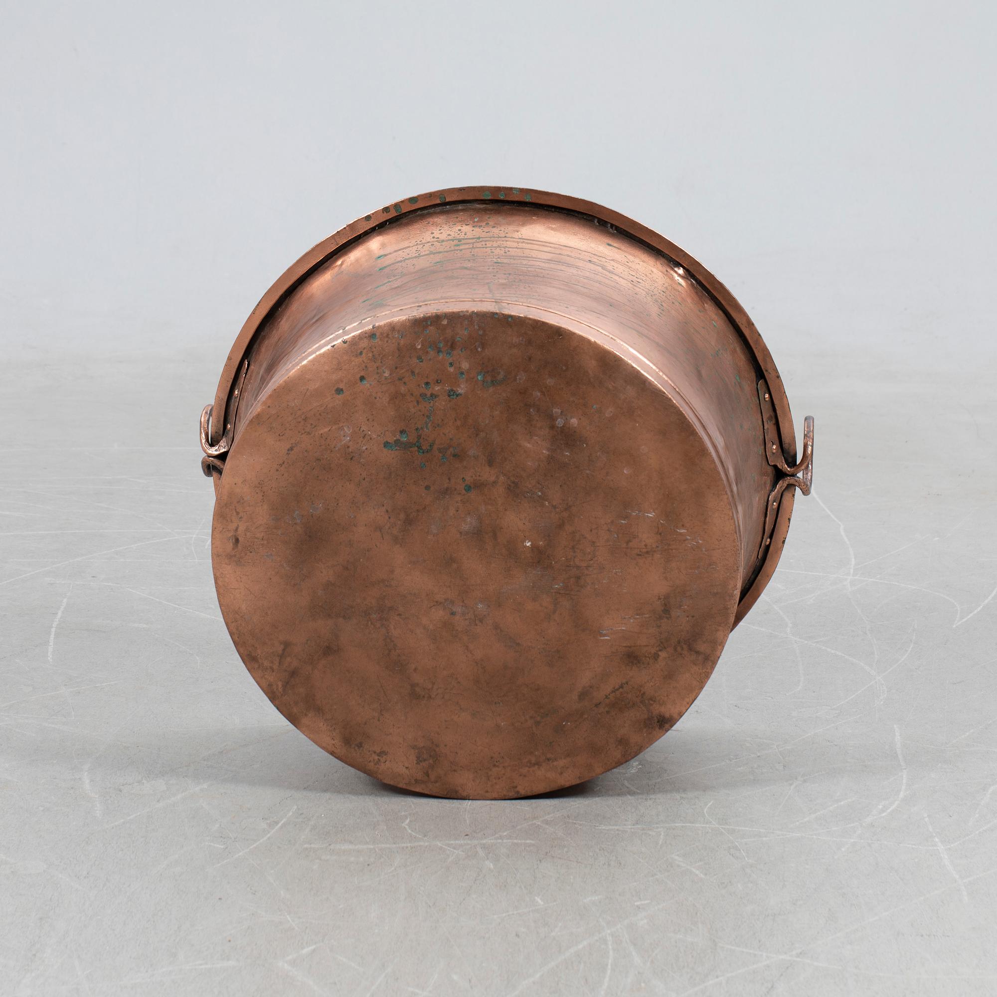 Copper pot, turn of the 20th century.