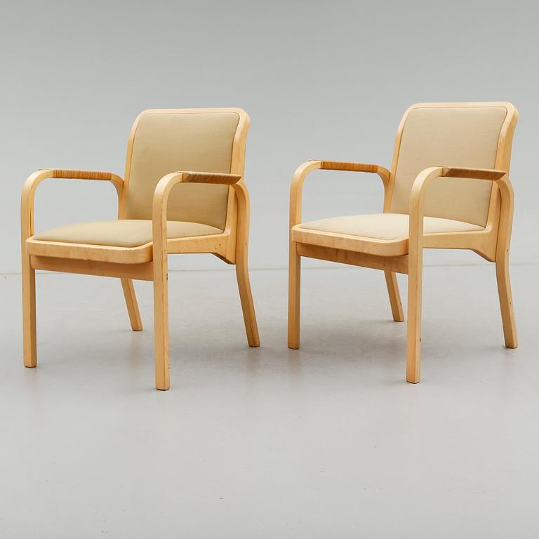 KARMSTOLAR, 1 par, modell E45, Alvar Aalto, Artek, 1900-talets andra hälft.