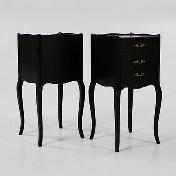 SÄNGBORD, ett par, rokokostil, 1900-talets andra hälft.