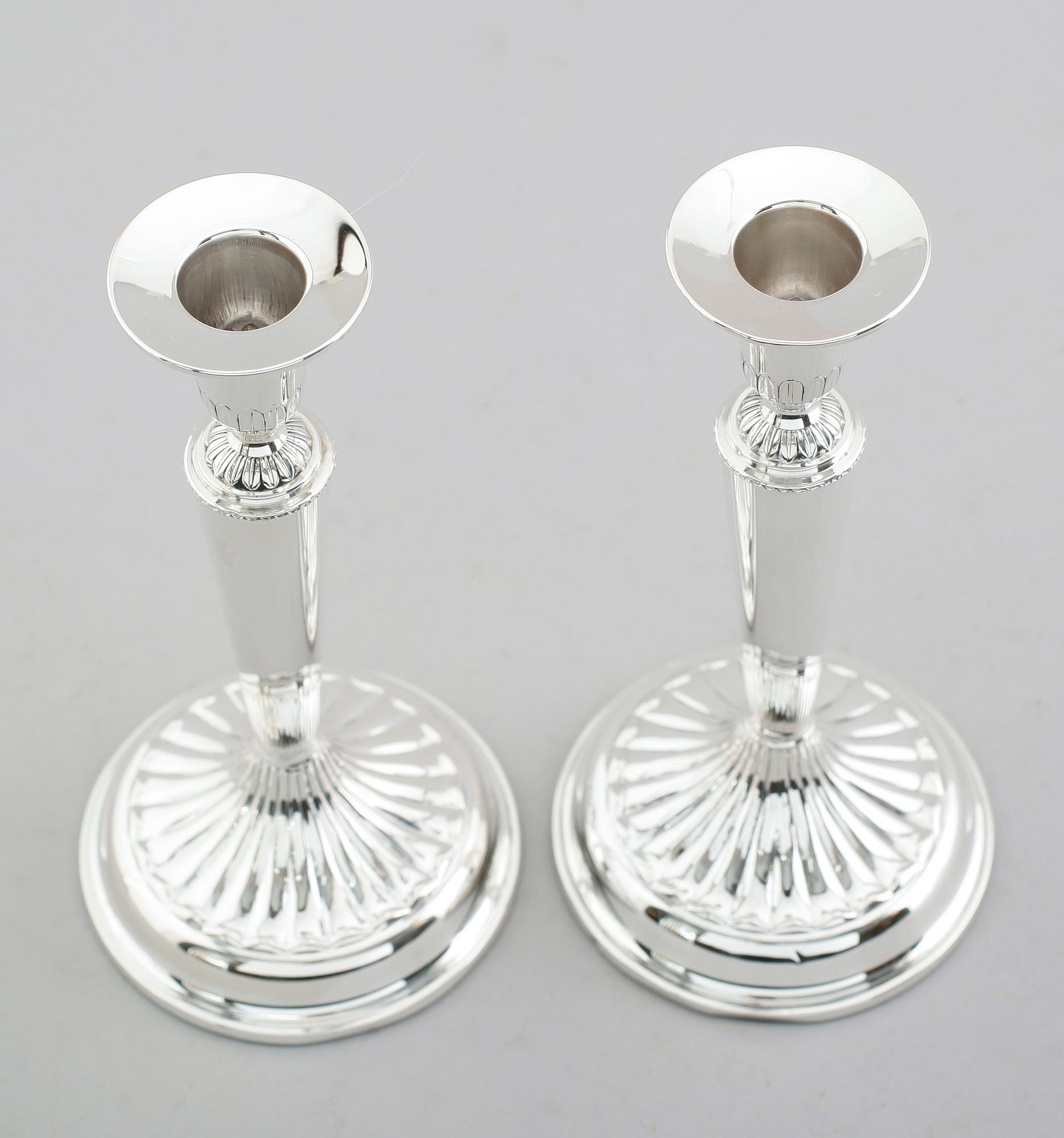 LJUSSTAKAR, 1 par, gustaviansk stil, Göteborg 1965.