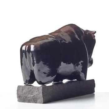 Ulla & Gustav Kraitz, a stoneware sculpture of a bull, Fogdarp, Förslöv, Sweden.