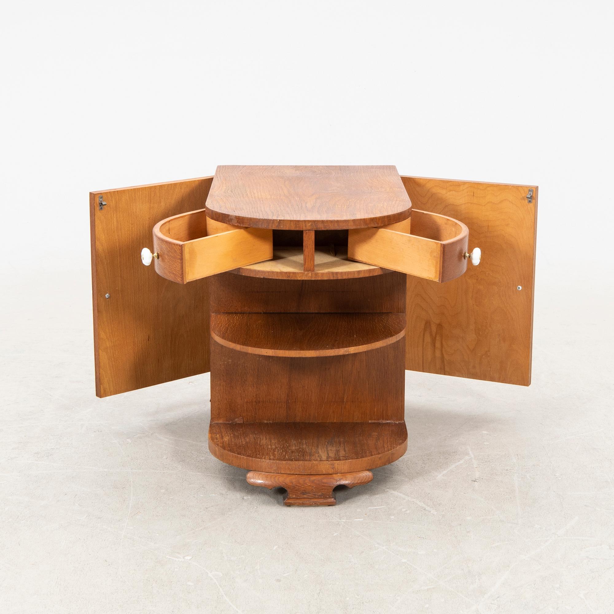 A 1930/40s oak side table.