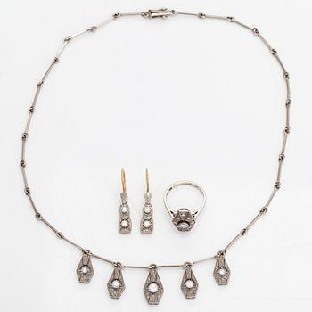A necklace, ring and earrings, 14K gold and diamonds ca. 0.92 ct in total. Westerback, Helsinki 1964-1973.