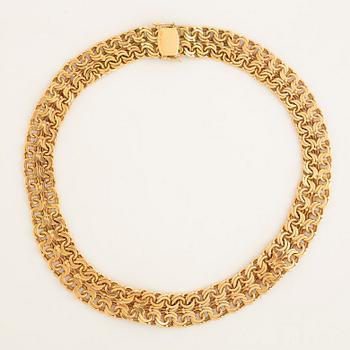 18K gold chain.