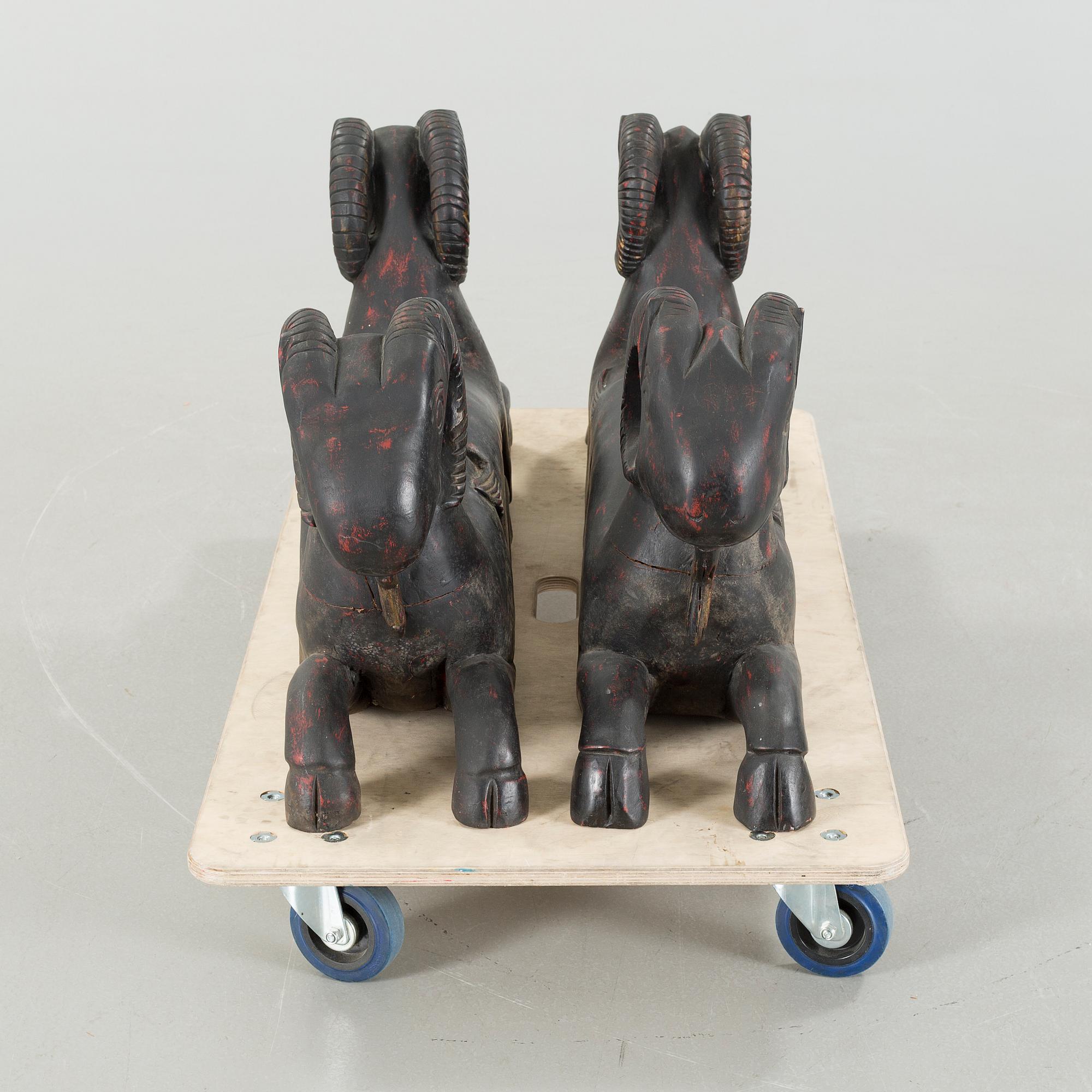 TEMPELVÄKTARE, ett par, 1900-tal.