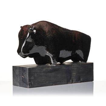 Ulla & Gustav Kraitz, a stoneware sculpture of a bull, Förslöv, Sweden.