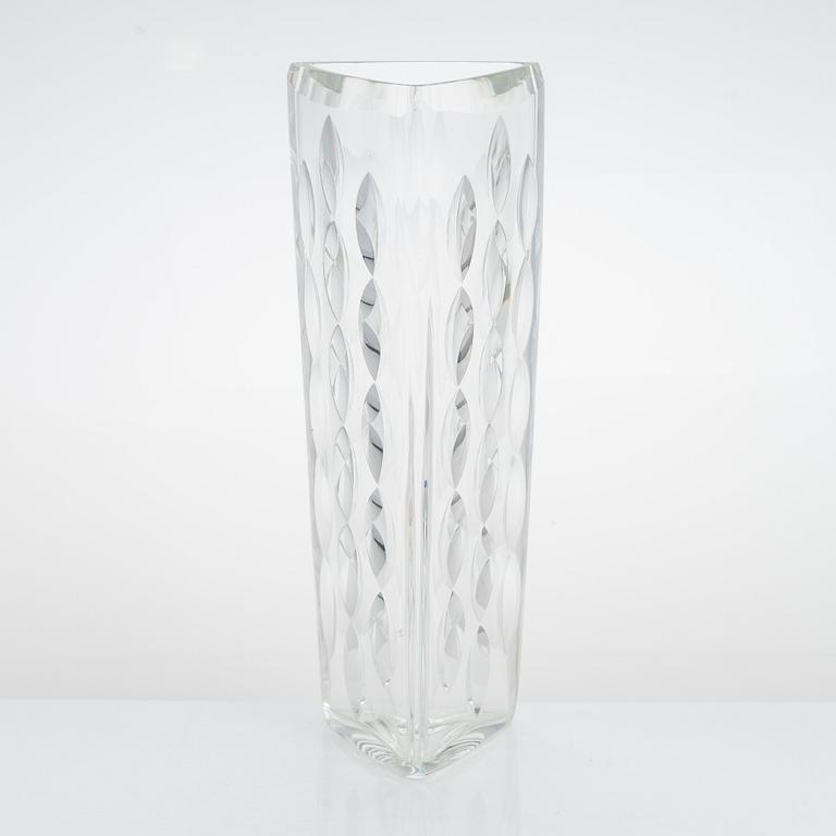 Saara Hopea, a' 1498 / K5 16'' vase for Nuutajärvi Notsjö.