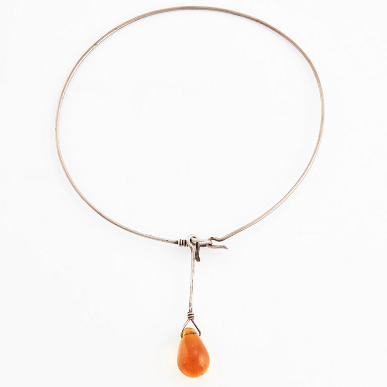 Collier, silver med glasdroppe, sannolikt 1950-tal.