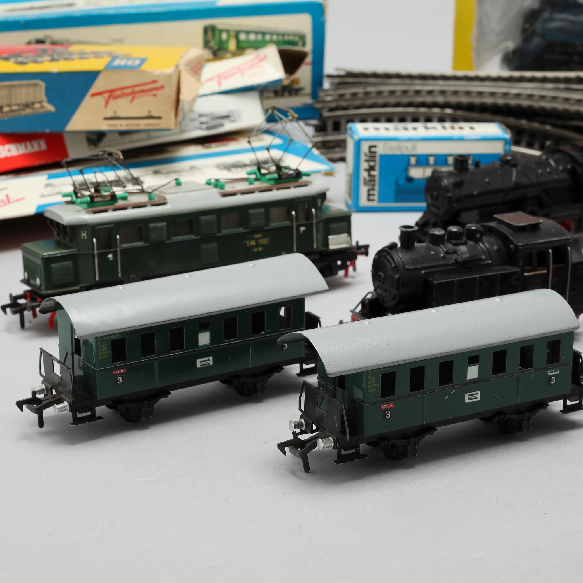 Model trains with rail from Fleishmann, Märkling and Mantua, 20th century.