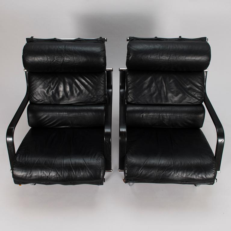 YRJÖ KUKKAPURO, A pair of late 1900s open armchairs, "Remmi" Avarte.