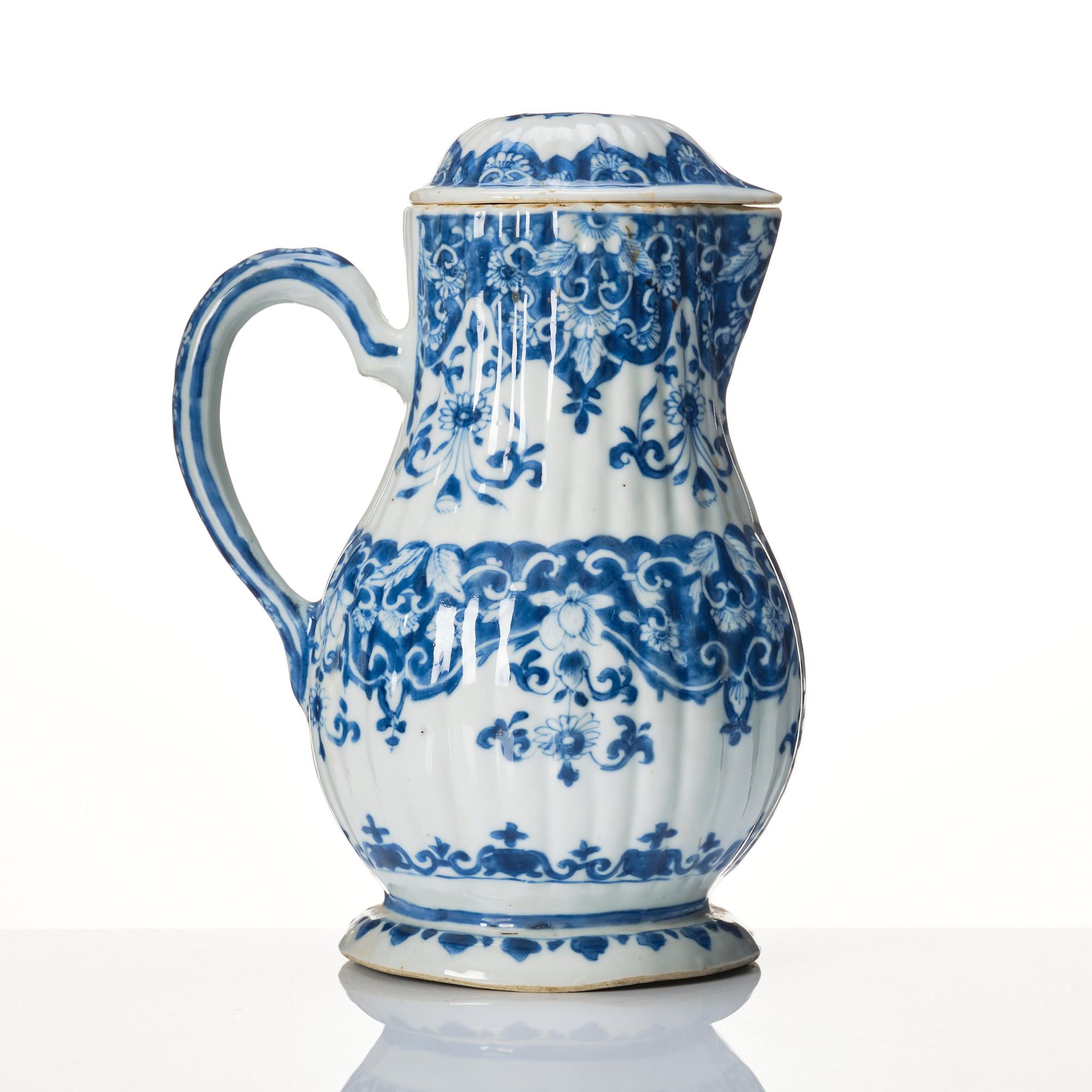 Kanna med lock, porslin, Qingdynastin Kangxi (1662-1722).