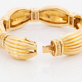 Armband 18K guld med runda briljantslipade diamanter.