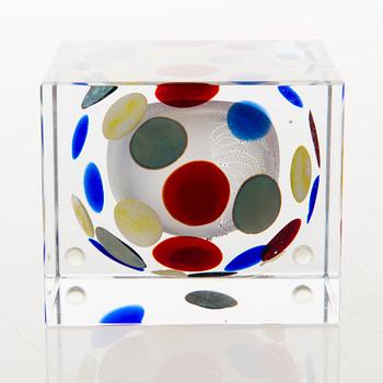 OIVA TOIKKA, An annual glass cube, signed Oiva Toikka Nuutajärvi 2003 and numbered 480/2000.
