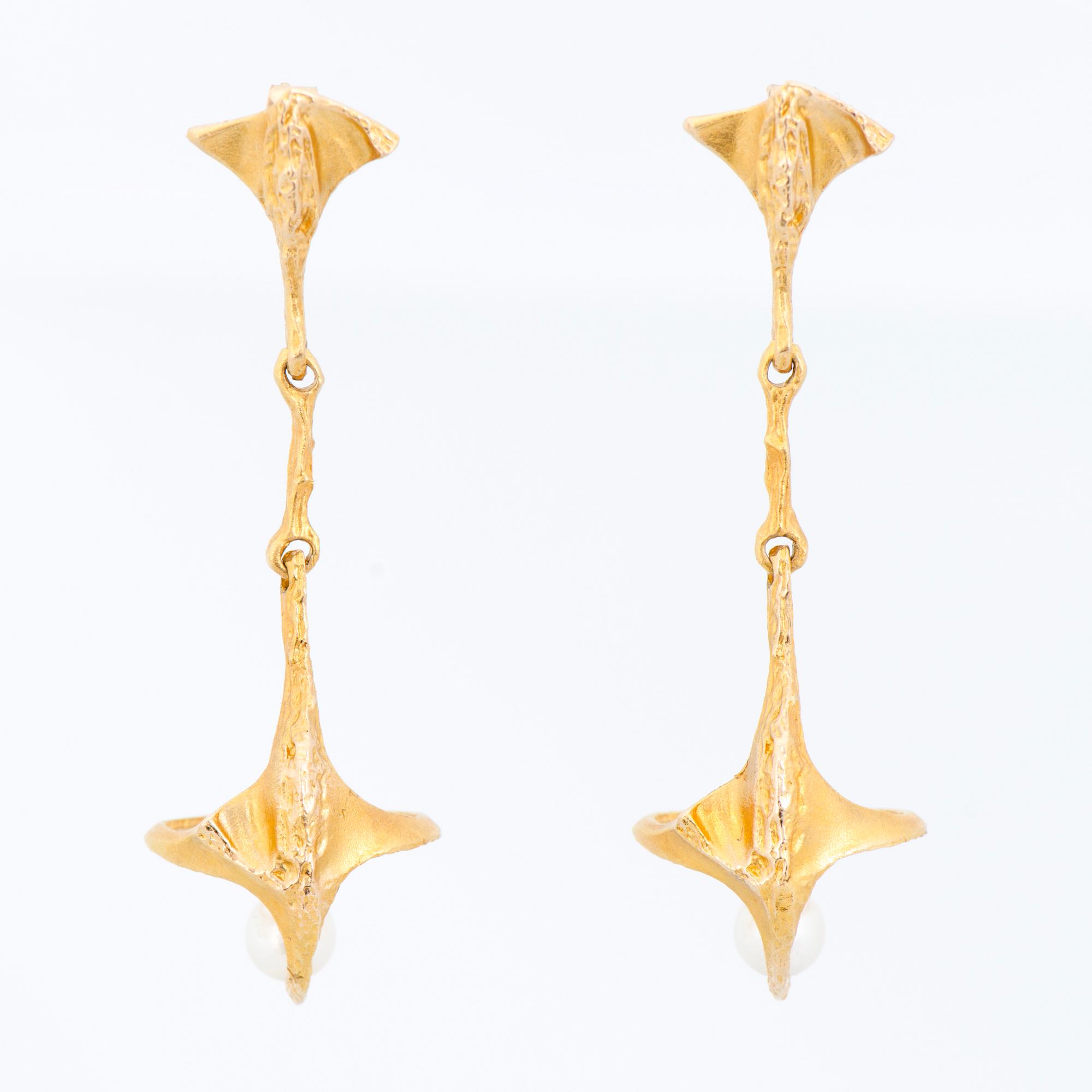 KORVAKORUT, viljellyt helmet, 14K kultaa. Lapponia 1994.