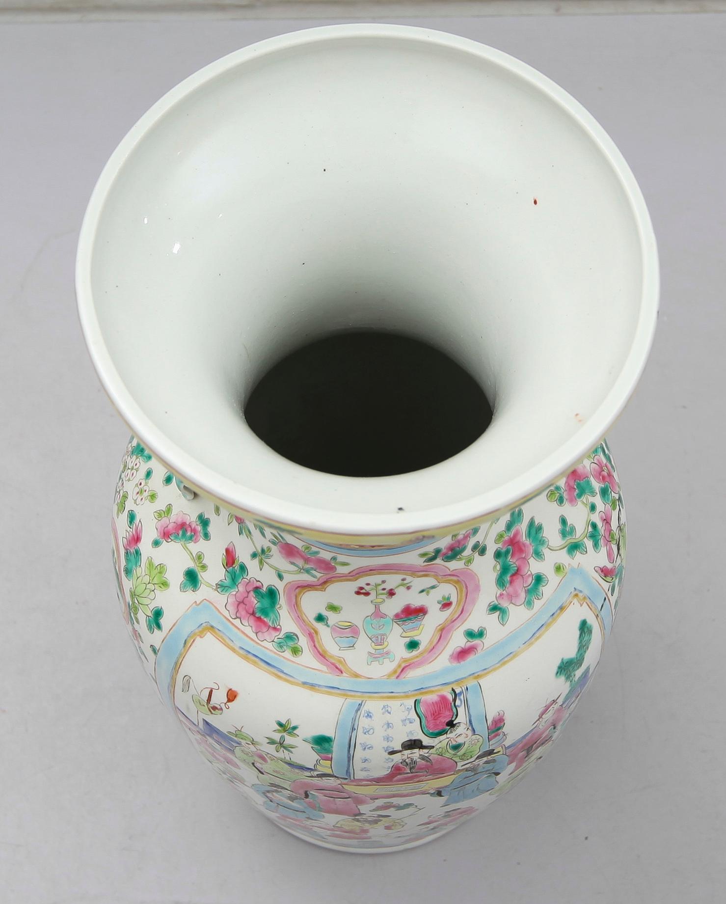 GOLVVAS, porslin, Kina, 1900-talets andra hälft.