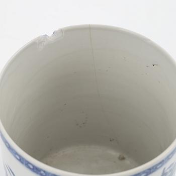 Seven pieces of porcelain, China, 18th-20th century.