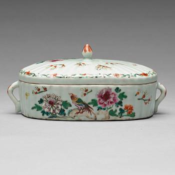 180. A famille rose tureen with cover, Qing dynasty, Qianlong (1736-95).