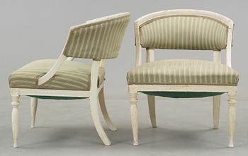 BALJFÅTÖLJER, ett par, sengustavianska, 1800-talets början.