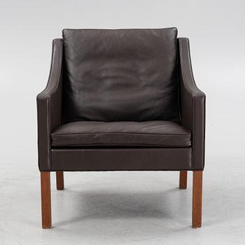 Børge Mogensen, a leather and teak club chair, model 2207, Fredericia Furniture, Denmark.