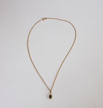 SMYCKEGARNITYR, 4 delar, 18K guld med safirer och briljanter.