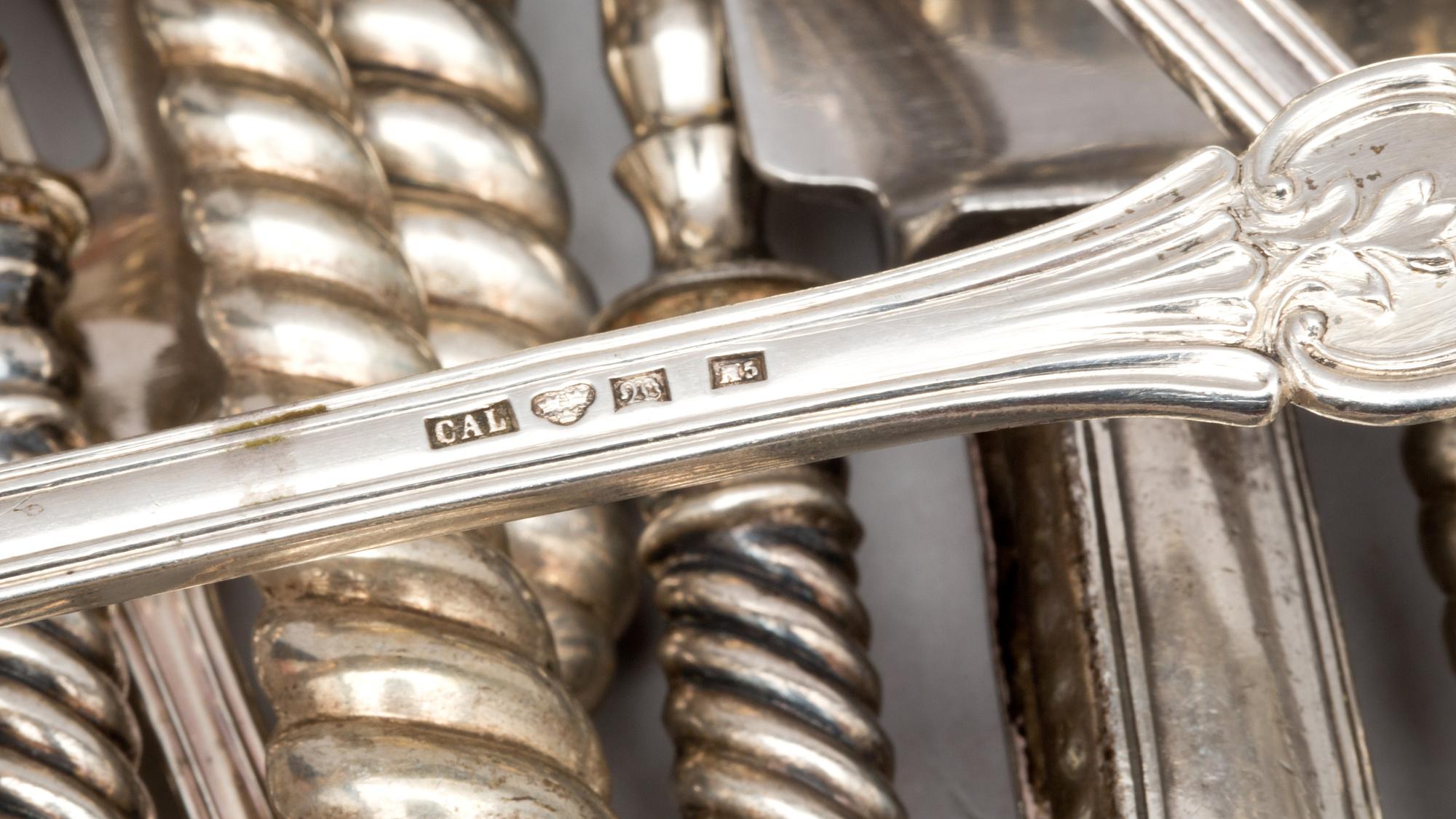 PARTI DIVERSE, silver. Div mästare bl.a svenska, 1800-1900-tal. Ca 750g inkl. stålblad.