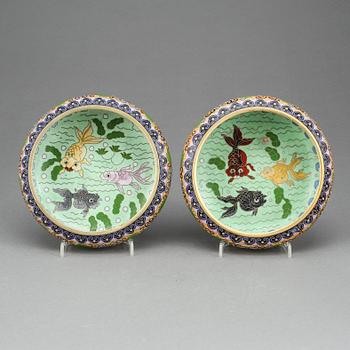 SKÅLAR, ett par, cloisonne, Kina, 1900-talets andra hälft.