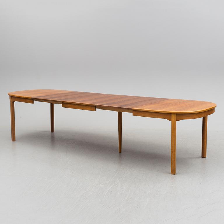 CARL MALMSTEN, matbord, tre iläggsskivor, "Ambassadör", för Åfors Möbelfabrik, 1900-talets andra hälft.