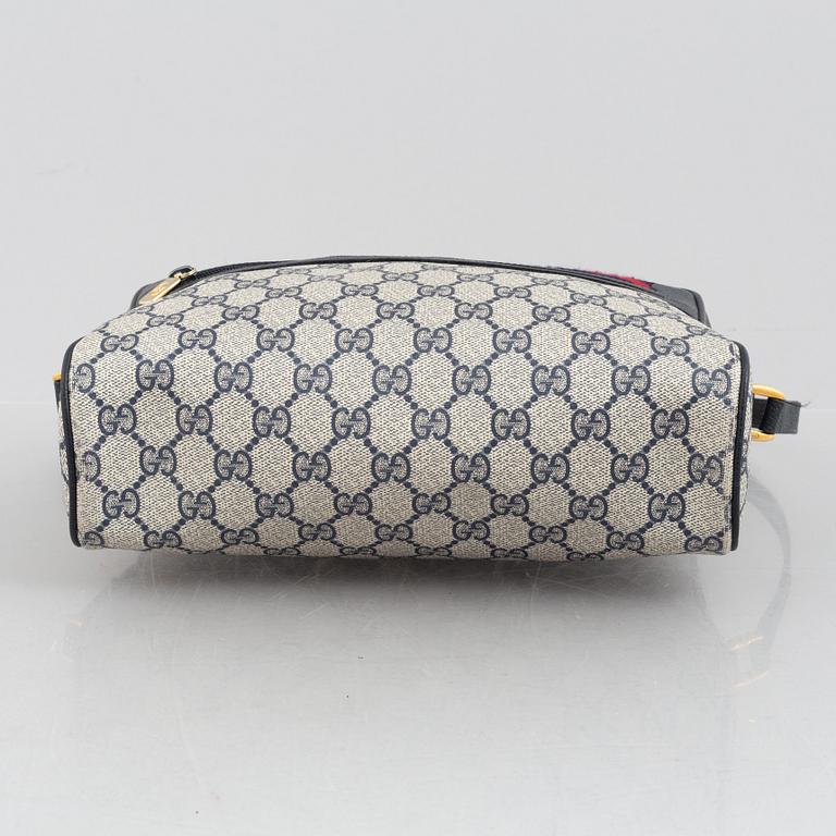 Gucci, A vintage handbag.