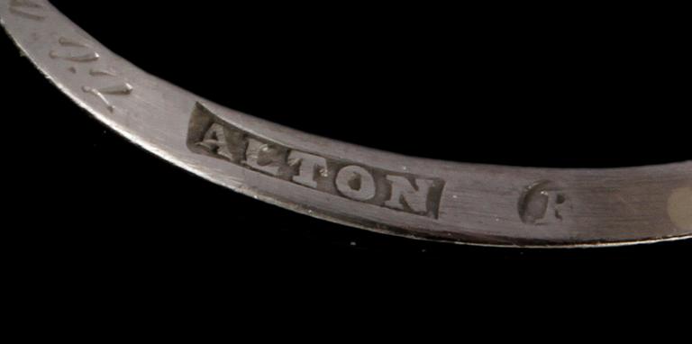 RING, 18k vitguld med 2 briljantslipade diamanter, 0.22 ct, Alton, Falköping, 1969. Vikt 2 g.