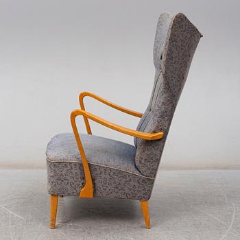 A 1940s easy chair.