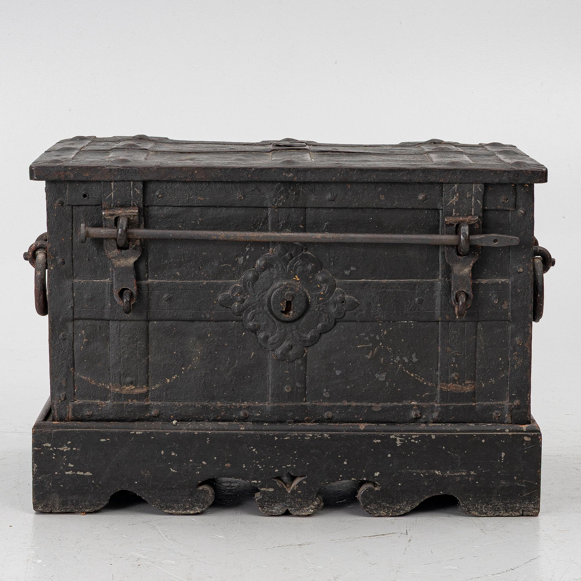 Baroque strongbox, 18th century.